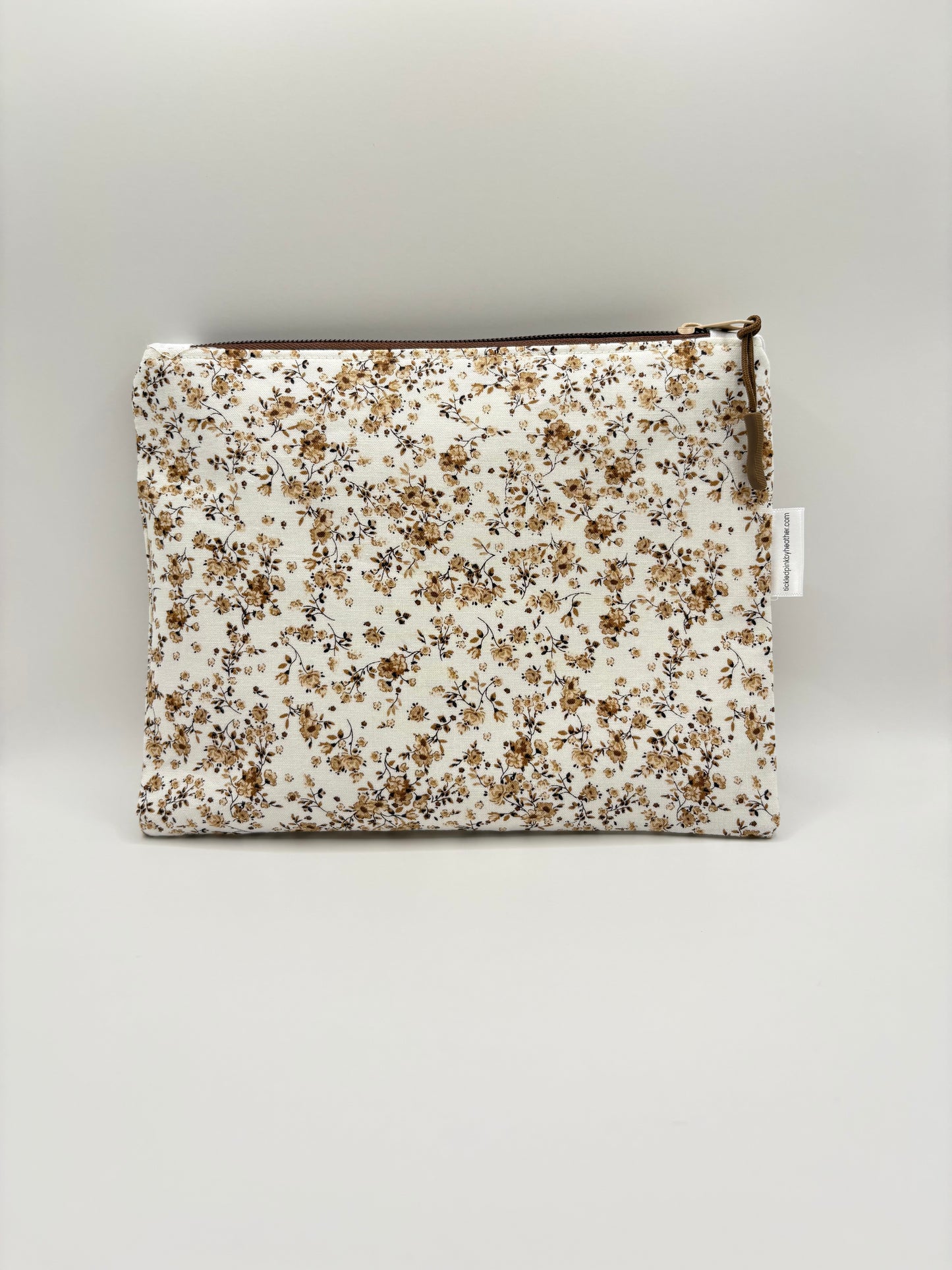 Clairee pouch